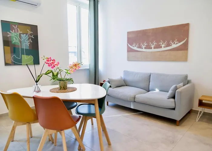 Cosmo 38 Luxury Apartments - Free Parking